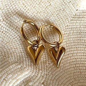 ✨Anthropolgie Cupello Heart Earrings